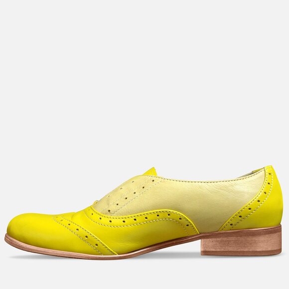 Pershing - Women's laceless oxford shoes in yellow leather - Picture 2 of 5